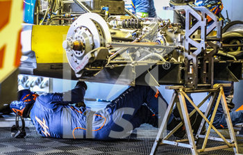 2020-09-17 - 36 Laurent Thomas (fra), Negrao Andr.. (bra), Ragues Pierre (fra), Signatech Alpine Elf, Alpine A470-Gibson, box, mechanic, mecanicien during the free practice sessions of the 2020 24 Hours of Le Mans, 7th round of the 2019-20 FIA World Endurance Championship on the Circuit des 24 Heures du Mans, from September 16 to 20, 2020 in Le Mans, France - Photo Francois Flamand / DPPI - 24 HOURS OF LE MANS, 7TH ROUND 2020 - ENDURANCE - MOTORS