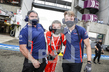 2020-09-19 - Nicolas Minassian with Peugeot Sport staff during the 2020 24 Hours of Le Mans, 7th round of the 2019-20 FIA World Endurance Championship on the Circuit des 24 Heures du Mans, from September 16 to 20, 2020 in Le Mans, France - Photo Frederic Le Floc'h / DPPI - 24 HOURS OF LE MANS, 7TH ROUND 2020 - ENDURANCE - MOTORS
