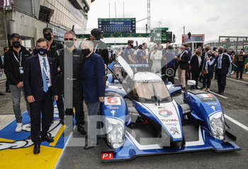 2020-09-19 - Carlos Tavar..s with Jean Todt and Pierre fillon and the Peugeot 908 HDI FAP during the 2020 24 Hours of Le Mans, 7th round of the 2019-20 FIA World Endurance Championship on the Circuit des 24 Heures du Mans, from September 16 to 20, 2020 in Le Mans, France - Photo Frederic Le Floc'h / DPPI - 24 HOURS OF LE MANS, 7TH ROUND 2020 - ENDURANCE - MOTORS