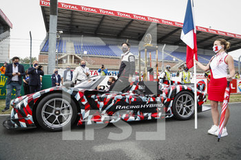 2020-09-19 - Toyota Hypercar Hybrid driven by Alexander Wurz and with the Le Mans trophy during the 2020 24 Hours of Le Mans, 7th round of the 2019-20 FIA World Endurance Championship on the Circuit des 24 Heures du Mans, from September 16 to 20, 2020 in Le Mans, France - Photo Frederic Le Floc'h / DPPI - 24 HOURS OF LE MANS, 7TH ROUND 2020 - ENDURANCE - MOTORS