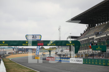 2020-09-19 - Straight line of the Le Mans circuit with no crowd, just before the start and during the 2020 24 Hours of Le Mans, 7th round of the 2019-20 FIA World Endurance Championship on the Circuit des 24 Heures du Mans, from September 16 to 20, 2020 in Le Mans, France - Photo Frederic Le Floc'h / DPPI - 24 HOURS OF LE MANS, 7TH ROUND 2020 - ENDURANCE - MOTORS