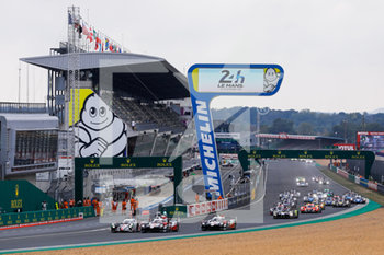 2020-09-19 - Start of the race, 07 Conway Mike (gbr), Kobayashi Kamui (jpn), Lopez Jos. Maria (arg), Toyota Gazoo Racing, Toyota TS050 Hybrid, 01 Menezes Gustavo (usa), Nato Norman (fra), Senna Bruno (bra), Rebellion Racing, Rebellion R13-Gibson, action during the 2020 24 Hours of Le Mans, 7th round of the 2019-20 FIA World Endurance Championship on the Circuit des 24 Heures du Mans, from September 16 to 20, 2020 in Le Mans, France - Photo Francois Flamand / DPPI - 24 HOURS OF LE MANS, 7TH ROUND 2020 - ENDURANCE - MOTORS