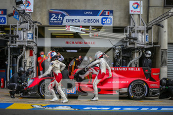 2020-09-19 - 50 Calderon Tatiana (col), Florsch Sophia (ger), Visser Beitske (nld), Richard Mille Racing Team, Oreca 07-Gibson, action pit stop during the 2020 24 Hours of Le Mans, 7th round of the 2019-20 FIA World Endurance Championship on the Circuit des 24 Heures du Mans, from September 16 to 20, 2020 in Le Mans, France - Photo Francois Flamand / DPPI - 24 HOURS OF LE MANS, 7TH ROUND 2020 - ENDURANCE - MOTORS