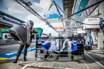 2020-09-19 - 31 Canal Julien (fra), Jamin Nico (fra), Vaxivi.re Matthieu (fra), Panis Racing, Total, Oreca 07-Gibson, pit stop during the 2020 24 Hours of Le Mans, 7th round of the 2019-20 FIA World Endurance Championship on the Circuit des 24 Heures du Mans, from September 16 to 20, 2020 in Le Mans, France - Photo Xavi Bonilla / DPPI - 24 HOURS OF LE MANS, 7TH ROUND 2020 - ENDURANCE - MOTORS