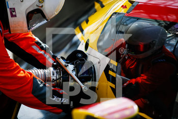 2020-09-19 - Pit Stop 37 Aubry Gabriel (fra), Stevens Will (gbr), Tung Ho-Pin (nld), Jackie Chan DC Racing, Jota, Oreca 07-Gibson, action during the 2020 24 Hours of Le Mans, 7th round of the 2019-20 FIA World Endurance Championship on the Circuit des 24 Heures du Mans, from September 16 to 20, 2020 in Le Mans, France - Photo Xavi Bonilla / DPPI - 24 HOURS OF LE MANS, 7TH ROUND 2020 - ENDURANCE - MOTORS
