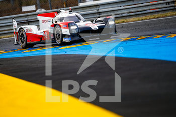 2020-09-19 - 08 Buemi S.bastien (swi), Hartley Brendon (nzl), Nakajima Kazuki (jpn), Toyota Gazoo Racing, Toyota TS050 Hybrid, action during the 2020 24 Hours of Le Mans, 7th round of the 2019-20 FIA World Endurance Championship on the Circuit des 24 Heures du Mans, from September 16 to 20, 2020 in Le Mans, France - Photo Xavi Bonilla / DPPI - 24 HOURS OF LE MANS, 7TH ROUND 2020 - ENDURANCE - MOTORS
