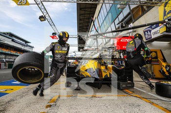 2020-09-19 - 29 Van Eerd Frits (ndl), Van der Garde Giedo (nld), De Vries Nyck (nld), Racing Team Nederland, Oreca 07-Gibson, action, pit stop during the 2020 24 Hours of Le Mans, 7th round of the 2019-20 FIA World Endurance Championship on the Circuit des 24 Heures du Mans, from September 16 to 20, 2020 in Le Mans, France - Photo Frederic Le Floc'h / DPPI - 24 HOURS OF LE MANS, 7TH ROUND 2020 - ENDURANCE - MOTORS