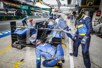 2020-09-19 - 36 Laurent Thomas (fra), Negrao Andr. (bra), Ragues Pierre (fra), Signatech Alpine Elf, Total, Alpine A470-Gibson, action, pit stop during the 2020 24 Hours of Le Mans, 7th round of the 2019-20 FIA World Endurance Championship on the Circuit des 24 Heures du Mans, from September 16 to 20, 2020 in Le Mans, France - Photo Frederic Le Floc'h / DPPI - 24 HOURS OF LE MANS, 7TH ROUND 2020 - ENDURANCE - MOTORS