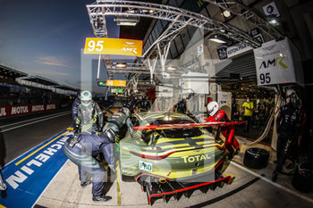 2020-09-19 - 95 Sorensen Marco (dnk), Thiim Nicki (dnk), Westbrook Richard (gbr), Total, Aston Martin Racing, Aston Martin Vantage AMR, action, pit stop during the 2020 24 Hours of Le Mans, 7th round of the 2019-20 FIA World Endurance Championship on the Circuit des 24 Heures du Mans, from September 16 to 20, 2020 in Le Mans, France - Photo Frederic Le Floc'h / DPPI - 24 HOURS OF LE MANS, 7TH ROUND 2020 - ENDURANCE - MOTORS