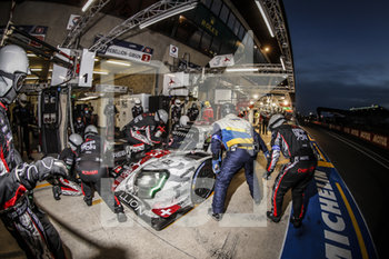2020-09-19 - 03 Berthon Nathanael (fra), Del..traz Louis (swi), Dumas Romain (fra), Rebellion Racing, Rebellion R13-Gibson, action, pit stop during the 2020 24 Hours of Le Mans, 7th round of the 2019-20 FIA World Endurance Championship on the Circuit des 24 Heures du Mans, from September 16 to 20, 2020 in Le Mans, France - Photo Frederic Le Floc'h / DPPI - 24 HOURS OF LE MANS, 7TH ROUND 2020 - ENDURANCE - MOTORS
