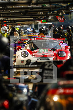 2020-09-20 - 91 Bruni Gianmaria (ita), Lietz Richard (aut), Makowiecki Fr..d..ric (fra), Porsche GT Team, Porsche 911 RSR-19, action, pit stop during the free practice sessions of the 2020 24 Hours of Le Mans, 7th round of the 2019-20 FIA World Endurance Championship on the Circuit des 24 Heures du Mans, from September 16 to 20, 2020 in Le Mans, France - Photo DPPI - 24 HOURS OF LE MANS, 7TH ROUND 2020 - ENDURANCE - MOTORS