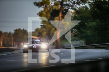 2020-09-20 - 08 Buemi S..bastien (swi), Hartley Brendon (nzl), Nakajima Kazuki (jpn), Toyota Gazoo Racing, Toyota TS050 Hybrid, action during the 2020 24 Hours of Le Mans, 7th round of the 2019-20 FIA World Endurance Championship on the Circuit des 24 Heures du Mans, from September 16 to 20, 2020 in Le Mans, France - Photo Thomas Fenetre / DPPI - 24 HOURS OF LE MANS, 7TH ROUND 2020 - ENDURANCE - MOTORS