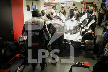 2020-09-20 - 08 Buemi S..bastien (swi), Hartley Brendon (nzl), Nakajima Kazuki (jpn), Toyota Gazoo Racing, Toyota TS050 Hybrid being push in her garage during the 2020 24 Hours of Le Mans, 7th round of the 2019-20 FIA World Endurance Championship on the Circuit des 24 Heures du Mans, from September 16 to 20, 2020 in Le Mans, France - Photo Xavi Bonilla / DPPI - 24 HOURS OF LE MANS, 7TH ROUND 2020 - ENDURANCE - MOTORS