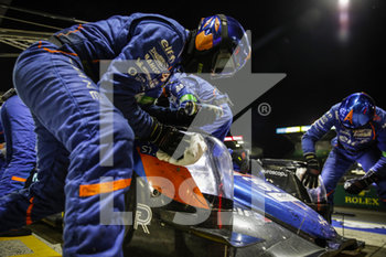 2020-09-20 - 36 Laurent Thomas (fra), Negrao Andr.. (bra), Ragues Pierre (fra), Signatech Alpine Elf, Total, Alpine A470-Gibson, action, pit stop during the 2020 24 Hours of Le Mans, 7th round of the 2019-20 FIA World Endurance Championship on the Circuit des 24 Heures du Mans, from September 16 to 20, 2020 in Le Mans, France - Photo Xavi Bonilla / DPPI - 24 HOURS OF LE MANS, 7TH ROUND 2020 - ENDURANCE - MOTORS