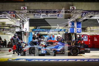 2020-09-20 - 42 Borga Antonin (swi), Coigny Alexandre (swi), Lapierre Nicolas (fra), Cool Racing, Total, Oreca 07-Gibson, pit stop during the 2020 24 Hours of Le Mans, 7th round of the 2019-20 FIA World Endurance Championship on the Circuit des 24 Heures du Mans, from September 16 to 20, 2020 in Le Mans, France - Photo Xavi Bonilla / DPPI - 24 HOURS OF LE MANS, 7TH ROUND 2020 - ENDURANCE - MOTORS