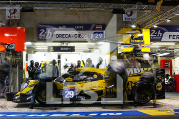 2020-09-20 - 29 Van Eerd Frits (ndl), Van der Garde Giedo (nld), De Vries Nyck (nld), Racing Team Nederland, Oreca 07-Gibson, pit stop during the 2020 24 Hours of Le Mans, 7th round of the 2019-20 FIA World Endurance Championship on the Circuit des 24 Heures du Mans, from September 16 to 20, 2020 in Le Mans, France - Photo Thomas Fenetre / DPPI - 24 HOURS OF LE MANS, 7TH ROUND 2020 - ENDURANCE - MOTORS