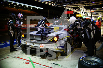 2020-09-20 - 72 Blomqvist Tom (gbr), Chen Morris (tw), Gomes Marcos (bra), HubAuto Corsa, Ferrari 488 GTE Evo, pit stop during the 2020 24 Hours of Le Mans, 7th round of the 2019-20 FIA World Endurance Championship on the Circuit des 24 Heures du Mans, from September 16 to 20, 2020 in Le Mans, France - Photo Thomas Fenetre / DPPI - 24 HOURS OF LE MANS, 7TH ROUND 2020 - ENDURANCE - MOTORS