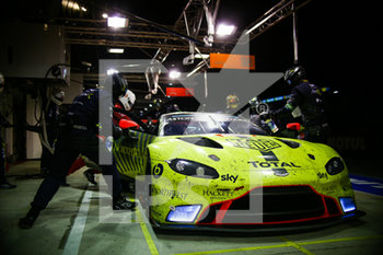 2020-09-20 - 98 Dalla Lana Paul (can), Farfus Augusto (bra), Gunn Ross (gbr), Total, Aston Martin Racing, Aston Martin Vantage AMR, pit stop during the 2020 24 Hours of Le Mans, 7th round of the 2019-20 FIA World Endurance Championship on the Circuit des 24 Heures du Mans, from September 16 to 20, 2020 in Le Mans, France - Photo Thomas Fenetre / DPPI - 24 HOURS OF LE MANS, 7TH ROUND 2020 - ENDURANCE - MOTORS