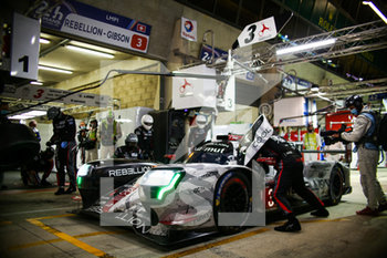 2020-09-20 - 03 Berthon Nathanael (fra), Del.traz Louis (swi), Dumas Romain (fra), Rebellion Racing, Rebellion R13-Gibson, pit stop during the 2020 24 Hours of Le Mans, 7th round of the 2019-20 FIA World Endurance Championship on the Circuit des 24 Heures du Mans, from September 16 to 20, 2020 in Le Mans, France - Photo Thomas Fenetre / DPPI - 24 HOURS OF LE MANS, 7TH ROUND 2020 - ENDURANCE - MOTORS