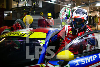 2020-09-20 - 71 Bird Sam (gbr), Molina Miguel (esp), Rigon Davide (ita), AF Corse, Ferrari 488 GTE Evo, drivers change during the 2020 24 Hours of Le Mans, 7th round of the 2019-20 FIA World Endurance Championship on the Circuit des 24 Heures du Mans, from September 16 to 20, 2020 in Le Mans, France - Photo Thomas Fenetre / DPPI - 24 HOURS OF LE MANS, 7TH ROUND 2020 - ENDURANCE - MOTORS