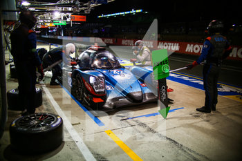 2020-09-20 - 42 Borga Antonin (swi), Coigny Alexandre (swi), Lapierre Nicolas (fra), Cool Racing, Total, Oreca 07-Gibson, pit stop during the 2020 24 Hours of Le Mans, 7th round of the 2019-20 FIA World Endurance Championship on the Circuit des 24 Heures du Mans, from September 16 to 20, 2020 in Le Mans, France - Photo Thomas Fenetre / DPPI - 24 HOURS OF LE MANS, 7TH ROUND 2020 - ENDURANCE - MOTORS