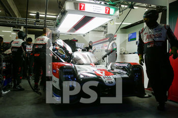 2020-09-20 - 07 Conway Mike (gbr), Kobayashi Kamui (jpn), Lopez Jos. Maria (arg), Toyota Gazoo Racing, Toyota TS050 Hybrid, pit stop to fix a turbo failure during the 2020 24 Hours of Le Mans, 7th round of the 2019-20 FIA World Endurance Championship on the Circuit des 24 Heures du Mans, from September 16 to 20, 2020 in Le Mans, France - Photo Thomas Fenetre / DPPI - 24 HOURS OF LE MANS, 7TH ROUND 2020 - ENDURANCE - MOTORS