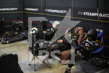 2020-09-20 - mechanic, mecanicien Team Project 1 during the 2020 24 Hours of Le Mans, 7th round of the 2019-20 FIA World Endurance Championship on the Circuit des 24 Heures du Mans, from September 16 to 20, 2020 in Le Mans, France - Photo Xavi Bonilla / DPPI - 24 HOURS OF LE MANS, 7TH ROUND 2020 - ENDURANCE - MOTORS