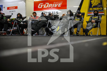 2020-09-20 - mechanic, mecanicien G-Drive Racing during the 2020 24 Hours of Le Mans, 7th round of the 2019-20 FIA World Endurance Championship on the Circuit des 24 Heures du Mans, from September 16 to 20, 2020 in Le Mans, France - Photo Xavi Bonilla / DPPI - 24 HOURS OF LE MANS, 7TH ROUND 2020 - ENDURANCE - MOTORS