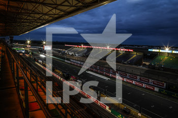 2020-09-20 - Grandstand view during the 2020 24 Hours of Le Mans, 7th round of the 2019-20 FIA World Endurance Championship on the Circuit des 24 Heures du Mans, from September 16 to 20, 2020 in Le Mans, France - Photo Fr..d..ric Le Floc...h / DPPI - 24 HOURS OF LE MANS, 7TH ROUND 2020 - ENDURANCE - MOTORS