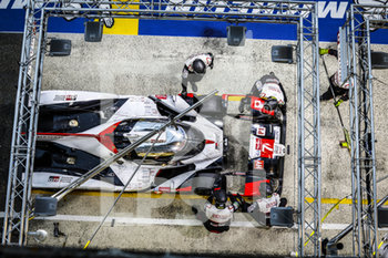 2020-09-20 - 07 Conway Mike (gbr), Kobayashi Kamui (jpn), Lopez Jos.. Maria (arg), Toyota Gazoo Racing, Toyota TS050 Hybrid, action, pit stop during the 2020 24 Hours of Le Mans, 7th round of the 2019-20 FIA World Endurance Championship on the Circuit des 24 Heures du Mans, from September 16 to 20, 2020 in Le Mans, France - Photo Fr..d..ric Le Floc...h / DPPI - 24 HOURS OF LE MANS, 7TH ROUND 2020 - ENDURANCE - MOTORS