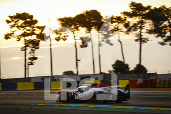 2020-09-20 - 08 Buemi S..bastien (swi), Hartley Brendon (nzl), Nakajima Kazuki (jpn), Toyota Gazoo Racing, Toyota TS050 Hybrid, action during the 2020 24 Hours of Le Mans, 7th round of the 2019-20 FIA World Endurance Championship on the Circuit des 24 Heures du Mans, from September 16 to 20, 2020 in Le Mans, France - Photo Francois Flamand / DPPI - 24 HOURS OF LE MANS, 7TH ROUND 2020 - ENDURANCE - MOTORS