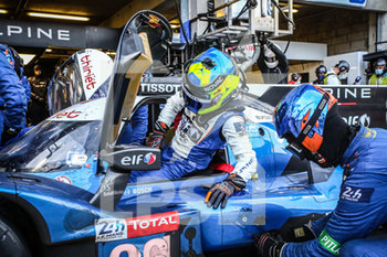 2020-09-20 - Negrao Andr.. (bra), Total, Signatech Alpine Elf, Alpine A470-Gibson, portrait, pit stop during the 2020 24 Hours of Le Mans, 7th round of the 2019-20 FIA World Endurance Championship on the Circuit des 24 Heures du Mans, from September 16 to 20, 2020 in Le Mans, France - Photo Thomas Fenetre / DPPI - 24 HOURS OF LE MANS, 7TH ROUND 2020 - ENDURANCE - MOTORS