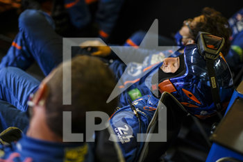 2020-09-20 - mechanic, mecanicien team Signatech Alpine during the 2020 24 Hours of Le Mans, 7th round of the 2019-20 FIA World Endurance Championship on the Circuit des 24 Heures du Mans, from September 16 to 20, 2020 in Le Mans, France - Photo Francois Flamand / DPPI - 24 HOURS OF LE MANS, 7TH ROUND 2020 - ENDURANCE - MOTORS