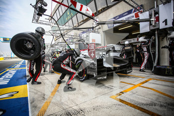2020-09-20 - 01 Menezes Gustavo (usa), Nato Norman (fra), Senna Bruno (bra), Rebellion Racing, Rebellion R13-Gibson, action, pit stop during the 2020 24 Hours of Le Mans, 7th round of the 2019-20 FIA World Endurance Championship on the Circuit des 24 Heures du Mans, from September 16 to 20, 2020 in Le Mans, France - Photo Thomas Fenetre / DPPI - 24 HOURS OF LE MANS, 7TH ROUND 2020 - ENDURANCE - MOTORS