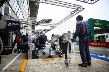 2020-09-20 - 22 Albuquerque Filipe (prt), Hanson Philip (gbr), di Resta Paul (gbr), United Autosports, Oreca 07-Gibson, action, pit stop during the 2020 24 Hours of Le Mans, 7th round of the 2019-20 FIA World Endurance Championship on the Circuit des 24 Heures du Mans, from September 16 to 20, 2020 in Le Mans, France - Photo Thomas Fenetre / DPPI - 24 HOURS OF LE MANS, 7TH ROUND 2020 - ENDURANCE - MOTORS