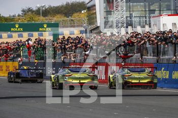 2020-09-20 - 97 Lynn Alex (gbr), Martin Maxime (bel), Tincknell Harry (gbr), Total, Aston Martin Racing, Aston Martin Vantage AMR, action and 95 Sorensen Marco (dnk), Thiim Nicki (dnk), Westbrook Richard (gbr), winner LME GTE Pro chequered flag during the 2020 24 Hours of Le Mans, 7th round of the 2019-20 FIA World Endurance Championship on the Circuit des 24 Heures du Mans, from September 16 to 20, 2020 in Le Mans, France - Photo Xavi Bonilla / DPPI - 24 HOURS OF LE MANS, 7TH ROUND 2020 - ENDURANCE - MOTORS