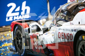 2020-09-20 - 08 Buemi S.bastien (swi), Hartley Brendon (nzl), Nakajima Kazuki (jpn), Toyota Gazoo Racing, Toyota TS050 Hybrid, winning car during the 2020 24 Hours of Le Mans, 7th round of the 2019-20 FIA World Endurance Championship on the Circuit des 24 Heures du Mans, from September 16 to 20, 2020 in Le Mans, France - Photo Thomas Fenetre / DPPI - 24 HOURS OF LE MANS, 7TH ROUND 2020 - ENDURANCE - MOTORS