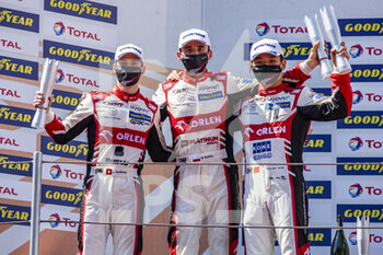 2021-04-18 - 41 Deletraz Louis (che), Kubica Robert (pol), Ye Yifei (chn), Team WRT, Oreca 07 - Gibson, portrait celebrating their victory at the podium during the 2021 4 Hours of Barcelona, 1st round of the 2021 European Le Mans Series, from April 15 to 17, 2021 on the Circuit de Barcelona-Catalunya, in Montmelo, near Barcelona, Spain - Photo Xavi Bonilla / DPPI - 2021 4 HOURS OF BARCELONA, 1ST ROUND OF THE 2021 EUROPEAN LE MANS SERIES - ENDURANCE - MOTORS