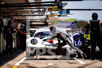 2021-06-13 - 91 Bruni Gianmaria (ita), Lietz Richard (aut), Makowiecki Frederic (fra), Porsche GT Team, Porsche 911 RSR - 19, action pitlane, during the 8 Hours of Portimao, 2nd round of the 2021 FIA World Endurance Championship on the Algarve International Circuit, from June 11 to 13, 2021 in Portimao, Algarve, Portugal - Photo Joao Filipe / DPPI - 8 HOURS OF PORTIMAO, 2ND ROUND OF THE 2021 FIA WORLD ENDURANCE CHAMPIONSHIP - ENDURANCE - MOTORS
