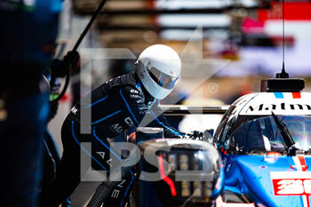2021-06-13 - 36 Negrao Andre (bra), Lapierre Nicolas (fra), Vaxiviere Matthieu (fra), Alpine Elf Matmut, Alpine A480 - Gibson, action pitlane,mechanic, mecanicien during the 8 Hours of Portimao, 2nd round of the 2021 FIA World Endurance Championship on the Algarve International Circuit, from June 11 to 13, 2021 in Portimao, Algarve, Portugal - Photo Joao Filipe / DPPI - 8 HOURS OF PORTIMAO, 2ND ROUND OF THE 2021 FIA WORLD ENDURANCE CHAMPIONSHIP - ENDURANCE - MOTORS