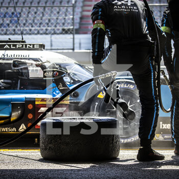 2021-06-13 - 36 Negrao Andre (bra), Lapierre Nicolas (fra), Vaxiviere Matthieu (fra), Alpine Elf Matmut, Alpine A480 - Gibson, PIT STOP during the 8 Hours of Portimao, 2nd round of the 2021 FIA World Endurance Championship on the Algarve International Circuit, from June 11 to 13, 2021 in Portimao, Algarve, Portugal - Photo François Flamand / DPPI - 8 HOURS OF PORTIMAO, 2ND ROUND OF THE 2021 FIA WORLD ENDURANCE CHAMPIONSHIP - ENDURANCE - MOTORS