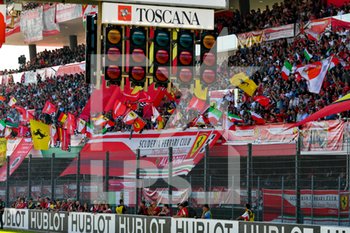 2019-10-27 - Tribuna tifosi Ferrari - FINALI MONDIALI FERRARI - MUGELLO 2019 - FERRARI CHALLENGE - MOTORS