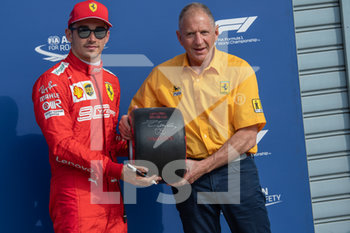 2019-09-07 - 16 Charles Leclerc (MON) Scuderia Ferrari Mission Winnow alla premiazione della Pole Position - GRAN PREMIO HEINEKEN D´ITALIA 2019 - SABATO - QUALIFICAZIONI - FORMULA 1 - MOTORS