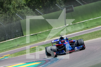 2020-06-24 - Daniil Kvyat on the 2018 STR13 Toro Rosso - F1 TEAM ALPHATAURI TESTING AND SHOOTING DAY - FORMULA 1 - MOTORS