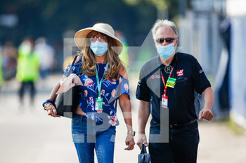 2020-09-05 - HAAS Gene (usa), Founder & Chairman of Haas Automation, portrait with his wife during the Formula 1 Gran Premio Heineken D'italia 2020, 2020 Italian Grand Prix, from September 4 to 6, 2020 on the Autodromo Nazionale di Monza, in Monza, near Milano, Italy - Photo Florent Gooden / DPPI - GRAN PREMIO HEINIKEN D'ITALIA 2020 - SABATO - FORMULA 1 - MOTORS