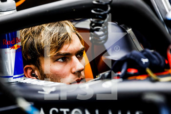 2020-09-07 - GASLY Pierre (fra), Aston Martin Red Bull Racing Honda RB15, portrait during 2019 Formula 1 FIA world championship, Bahrain Grand Prix, at Sakhir from march 29 to 31 - Photo Florent Gooden / DPPI - PIERRE GASLY CAREER - FORMULA 1 - MOTORS