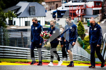 2020-09-07 - GASLY Pierre (fra), Scuderia AlphaTauri Honda AT01, portrait bringing flowers in the Raidillon in memory of Anthoine Hubert who died during an F2 accident in 2019 during the Formula 1 Rolex Belgian Grand Prix 2020, from August 28 to 30, 2020 on the Circuit de Spa-Francorchamps, in Stavelot, near LiËge, Belgium - Photo Florent Gooden / DPPI - PIERRE GASLY CAREER - FORMULA 1 - MOTORS