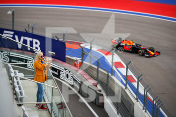 2020-09-26 - Aston Martin Red Bull Racing Honda RB16, ambiance fan during the Formula 1 VTB Russian Grand Prix 2020, from September 25 to 27, 2020 on the Sochi Autodrom, in Sochi, Russia - Photo Antonin Vincent / DPPI - FORMULA 1 VTB RUSSIAN GRAND PRIX 2020 - FORMULA 1 - MOTORS