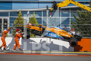 2020-09-27 - 55 SAINZ Carlos (spa), McLaren Renault F1 MCL35, action, accident crash during the Formula 1 VTB Russian Grand Prix 2020, from September 25 to 27, 2020 on the Sochi Autodrom, in Sochi, Russia - Photo Fran..ois Flamand / DPPI - FORMULA 1 VTB RUSSIAN GRAND PRIX 2020 - SUNDAY - FORMULA 1 - MOTORS