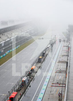 2020-10-09 - illustration of the main straight under the fog and rain, pluie, during the Formula 1 Aramco Grosser Preis Der Eifel 2020, Eifel Grand Prix, from October 9 to 11, 2020 on the N - FORMULA 1 ARAMCO GROSSER PREIS DER EIFEL 2020 GRAND PRIX - FRIDAY - FORMULA 1 - MOTORS